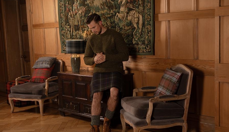 casual kilt outfit