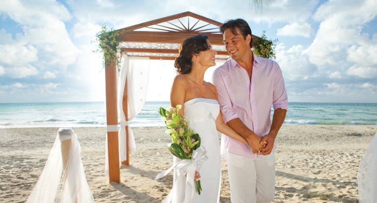 casual beach wedding