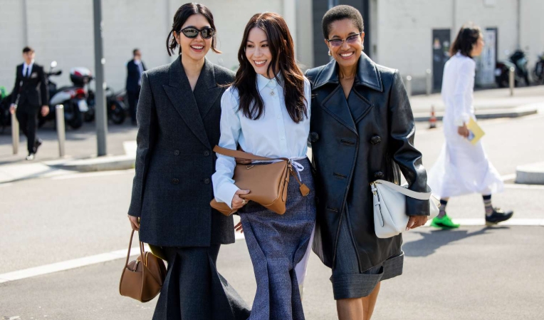 casual work outfits with sneakers