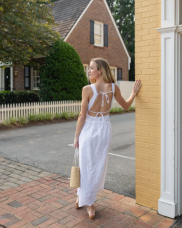 White Dress Accessories That Look Elegant