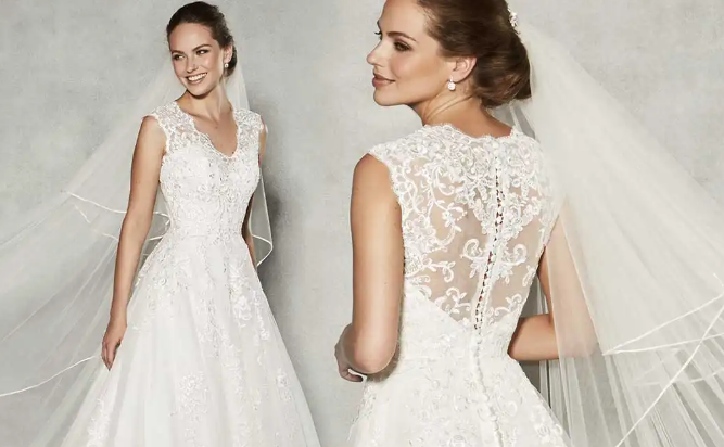 White Dress for Apple Shape Body